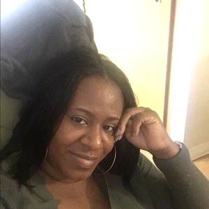 Meet your Posher, Ebony